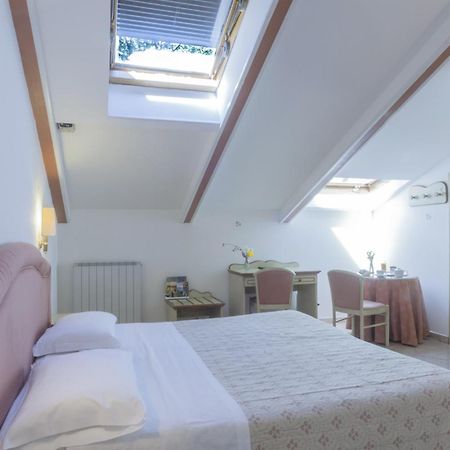 Hotel Kursaal Passignano sul Trasimeno Cameră foto
